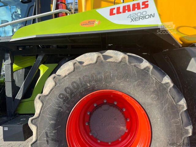 Traktor CLAAS Xerion 4200 Saddle Trac
