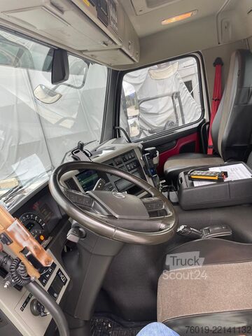 Camión volquete VOLVO FL 250