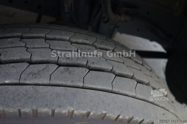 Vrachtwagen met bakwagen MERCEDES-BENZ 818 L Atego Koffer + LBW