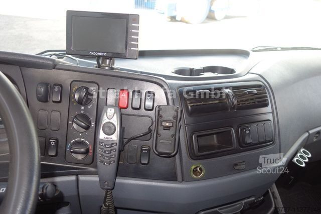 Vrachtwagen met bakwagen MERCEDES-BENZ 818 L Atego Koffer + LBW