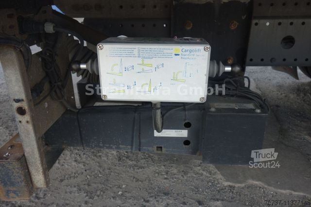 Vrachtwagen met bakwagen MERCEDES-BENZ 818 L Atego Koffer + LBW