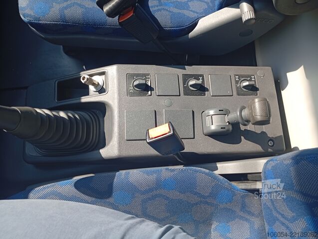 Autocamion cu caroserie tip cutie Iveco eurocargo 100e18