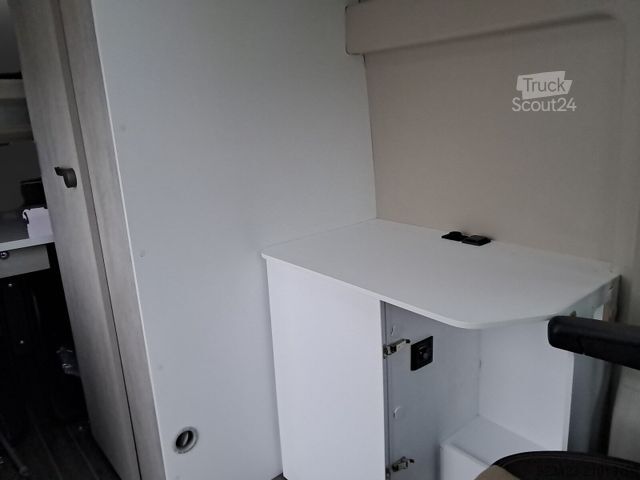 Camper van ROLLER TEAM Livingstone K2 Hubbett,Markise,Tempomat