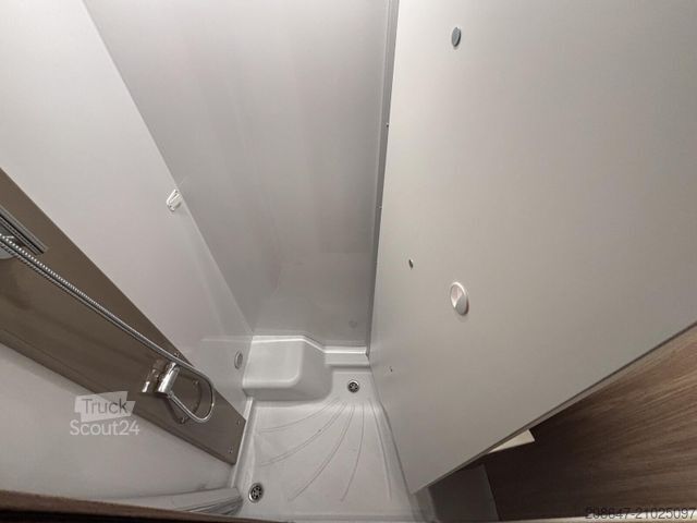 Camping-car semi-intégré BÜRSTNER Limited T 690 G *Hubbett*TV*Safety Paket*Isofix*