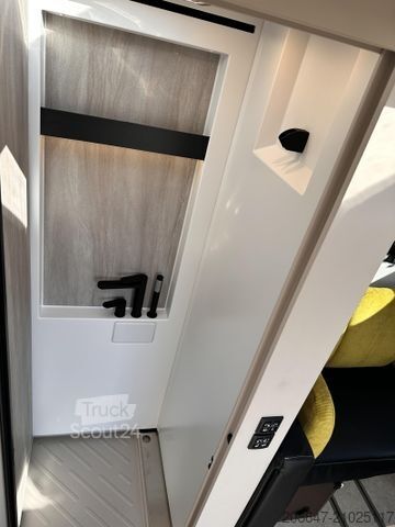 Half-integraal camper BÜRSTNER Signature SFT 7.0 *Lithium 300 Ah*Solar*Markise*