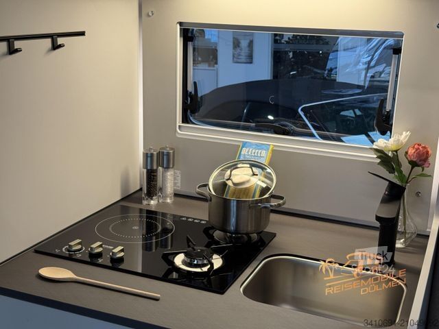 Półzintegrowany kamper LMC Cruiser 750 EF Sicherheits-Paket Automatik RFK