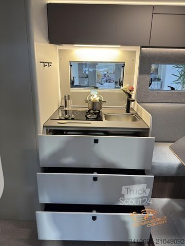 Półzintegrowany kamper LMC Cruiser 750 EF Sicherheits-Paket Automatik RFK
