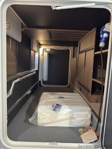 Półzintegrowany kamper LMC Cruiser 750 EF Sicherheits-Paket Automatik RFK