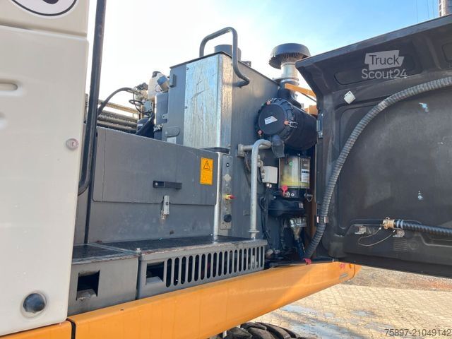 Pelle sur pneus LIEBHERR A 920 Litronic