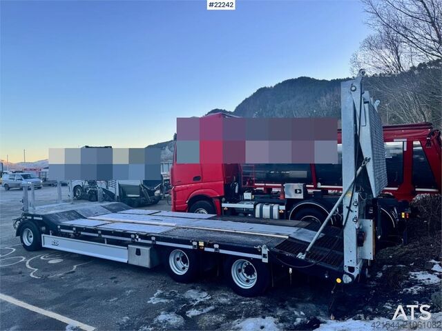 Low loader Fliegl DTS 300 Machinery Trailer – Hydraulic Ramps