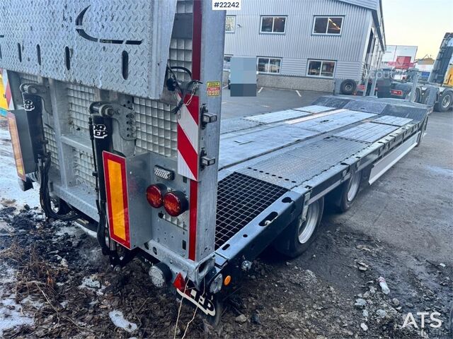 Low loader Fliegl DTS 300 Machinery Trailer – Hydraulic Ramps