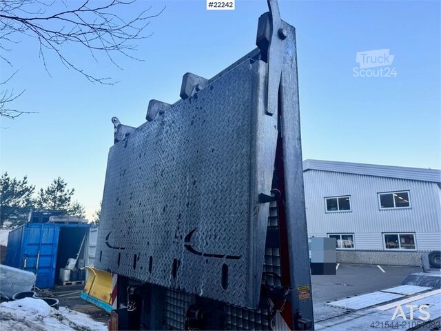 Low loader Fliegl DTS 300 Machinery Trailer – Hydraulic Ramps