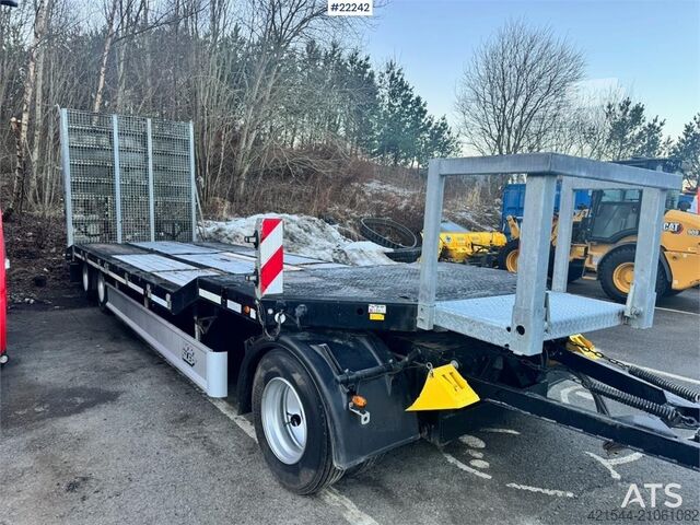Low loader Fliegl DTS 300 Machinery Trailer – Hydraulic Ramps