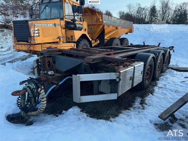 Rimorchio con gancio Istrail con funzione di ribaltamento Istrail hook trailer with tipping function