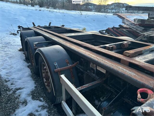 Rimorchio con gancio Istrail con funzione di ribaltamento Istrail hook trailer with tipping function