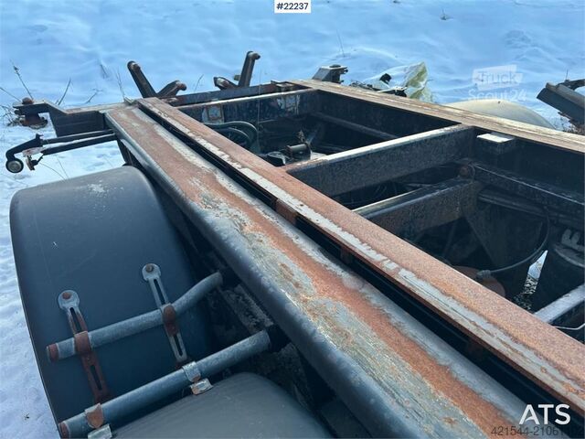 Rimorchio con gancio Istrail con funzione di ribaltamento Istrail hook trailer with tipping function