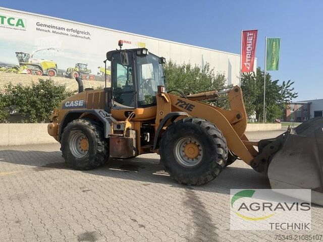 Dvoriščni nakladalnik Case IH 721 E