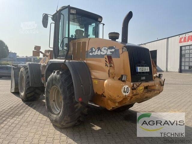 Dvoriščni nakladalnik Case IH 721 E