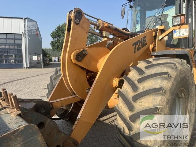 Dvoriščni nakladalnik Case IH 721 E