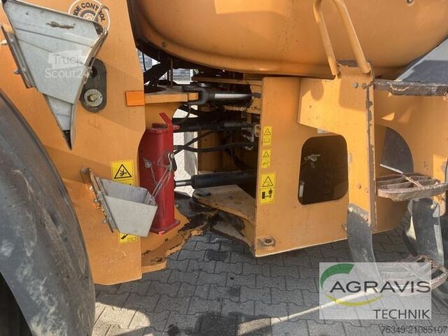 Dvoriščni nakladalnik Case IH 721 E