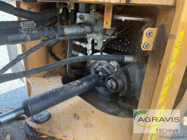 Dvoriščni nakladalnik Case IH 721 E