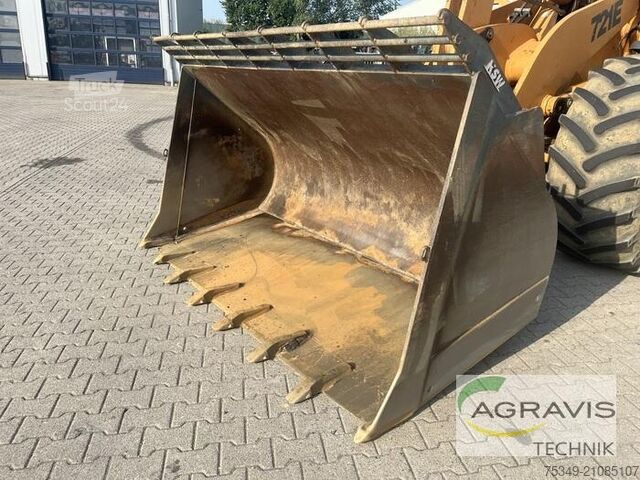 Dvoriščni nakladalnik Case IH 721 E