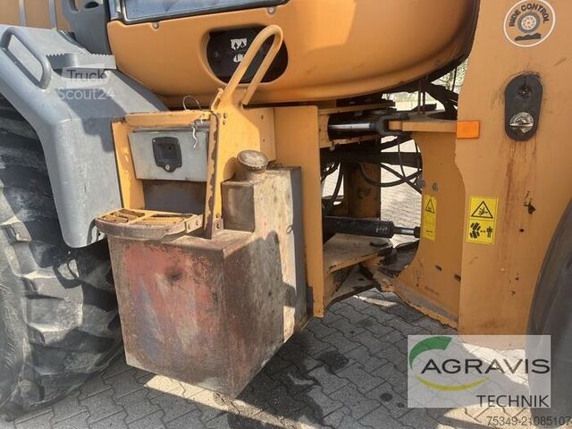 Dvoriščni nakladalnik Case IH 721 E