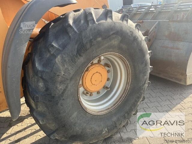 Dvoriščni nakladalnik Case IH 721 E