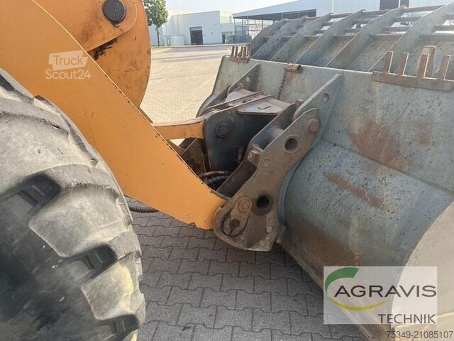 Dvoriščni nakladalnik Case IH 721 E