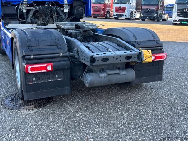 Τυπική μονάδα τράκτορα  Actros 1848 LS