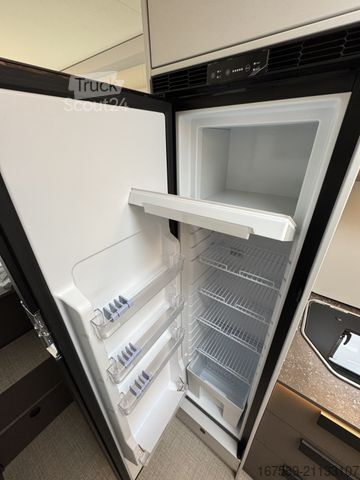 Polointegrovaný karavan BÜRSTNER B 66 TD 690, Autom,Sat,Navi,RFK,Lithium,AKTION