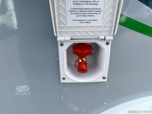 Ημιενσωματωμένο αυτοκινούμενο τροχόσπιτο CHAUSSON 640 Titanium Line ~ 3.5t-4.0t zGG `26