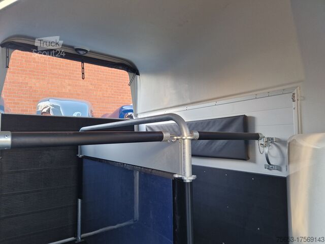 Ρυμουλκούμενο αλόγου Cheval Liberté Alu Pferdeanhänger Sattelkammer direkt