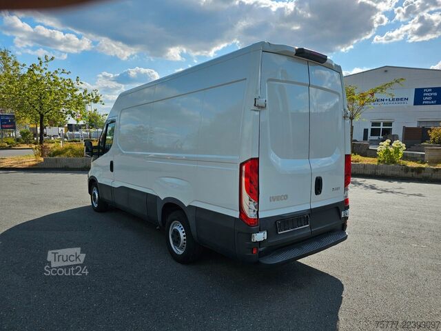 Komercijalno vozilo sa visokim krovom IVECO Daily 35-120 Kastenwagen - L2H2 - Klima - Navi