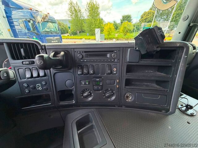 Ladbil med lad SCANIA P230