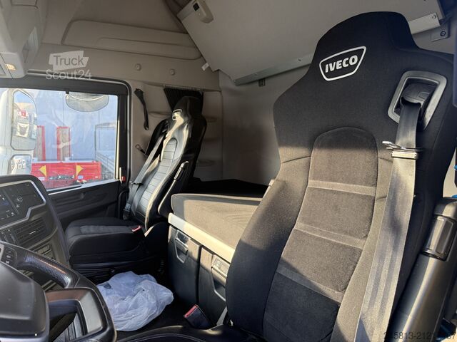 Standard tractor unit Iveco SWAY 570