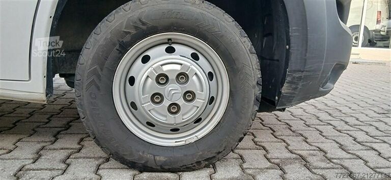 Furgon z wysokim dachem Citroen Jumper 33 L2H2 2.2 bluehdi 140cv S&S Business...