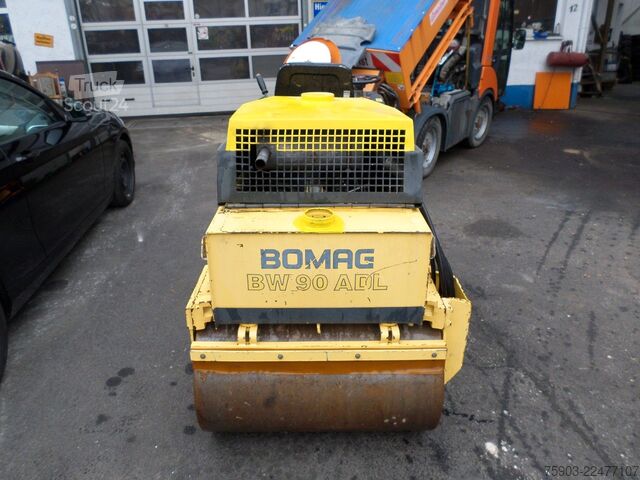 Valjar z enim bobnom BOMAG Walze mit Rüttler   BW 90 ADL