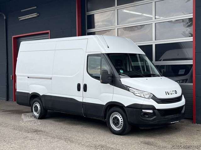 Magas tetős furgon IVECO Daily 35S12 Klimaanlage 3-Sitzer 270° Hecktüren