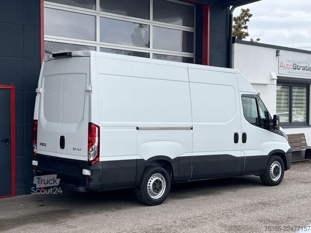 Magas tetős furgon IVECO Daily 35S12 Klimaanlage 3-Sitzer 270° Hecktüren