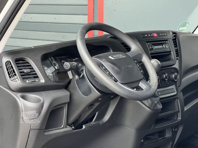 Magas tetős furgon IVECO Daily 35S12 Klimaanlage 3-Sitzer 270° Hecktüren