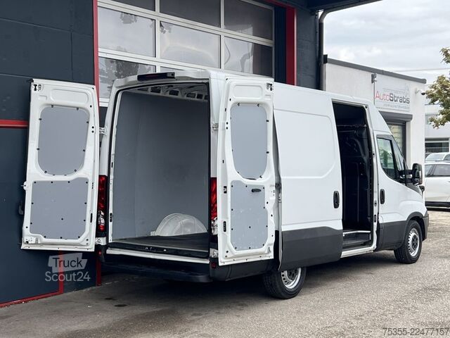 Magas tetős furgon IVECO Daily 35S12 Klimaanlage 3-Sitzer 270° Hecktüren