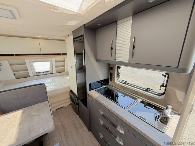 Caravana HOBBY De Luxe 490 KMF Modelljahr 2027 ausgestellt!