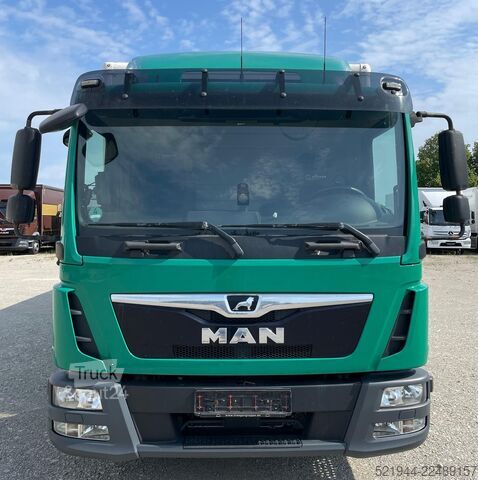 Sandučar kamion MAN TGL 12.250 Koffer Ladebordwand BÄR Navi