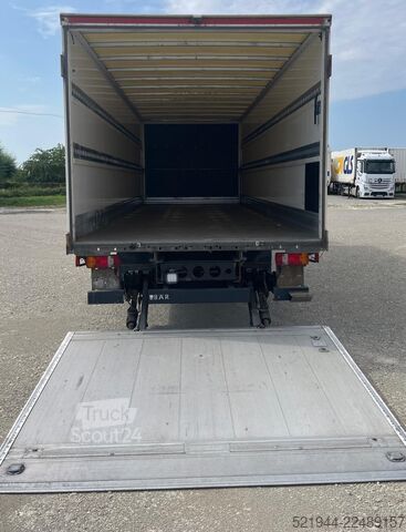 Sandučar kamion MAN TGL 12.250 Koffer Ladebordwand BÄR Navi