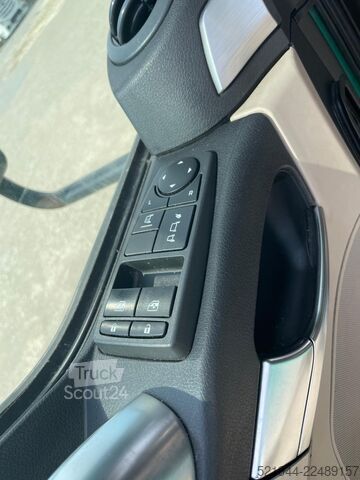 Sandučar kamion MAN TGL 12.250 Koffer Ladebordwand BÄR Navi