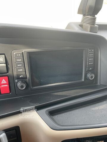 Sandučar kamion MAN TGL 12.250 Koffer Ladebordwand BÄR Navi