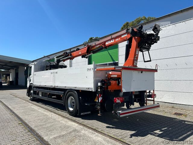 Ciężarówka z płaską platformą SCANIA P360 / Atlas 145 + Zange