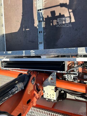 Ciężarówka z płaską platformą SCANIA P360 / Atlas 145 + Zange