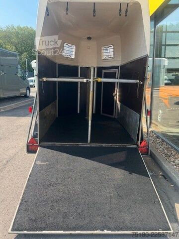 Pferdeanhänger HUMBAUR HP 2000 2 Pferdanhänger Holz/Poly 2t.